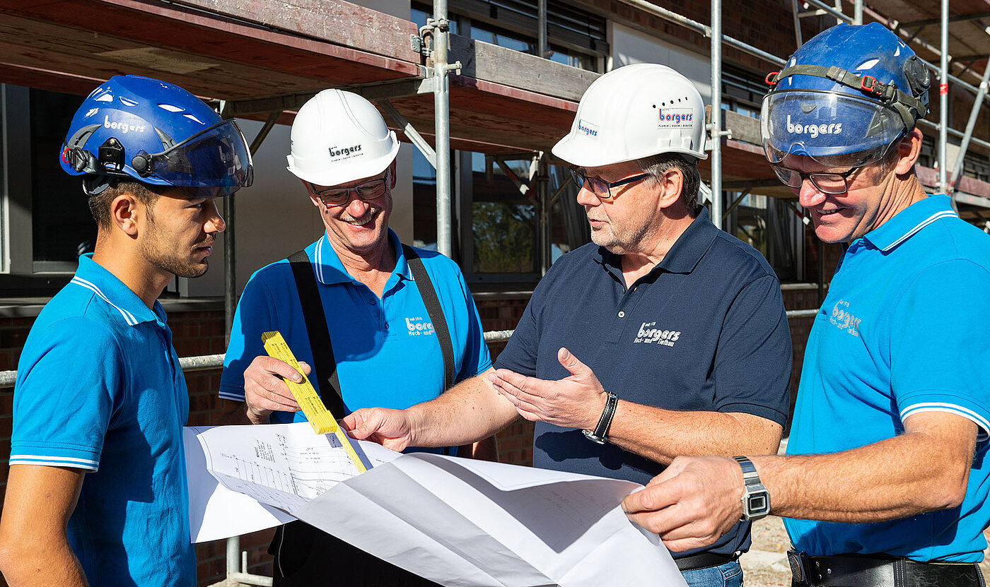 4 Mitarbeiter auf der Baustelle