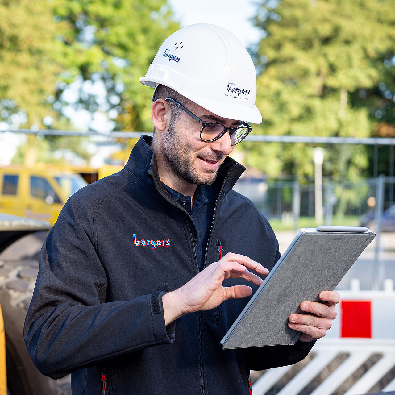 Ein Mitarbeiter auf der Baustelle
